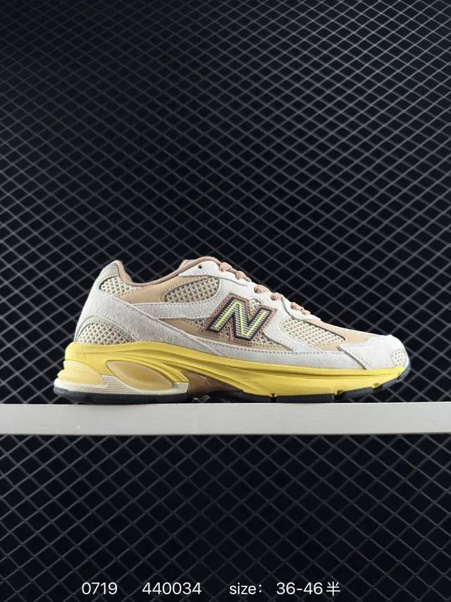 New Balance 2002R Beige e Amarelo Tênis de sola grossa 7