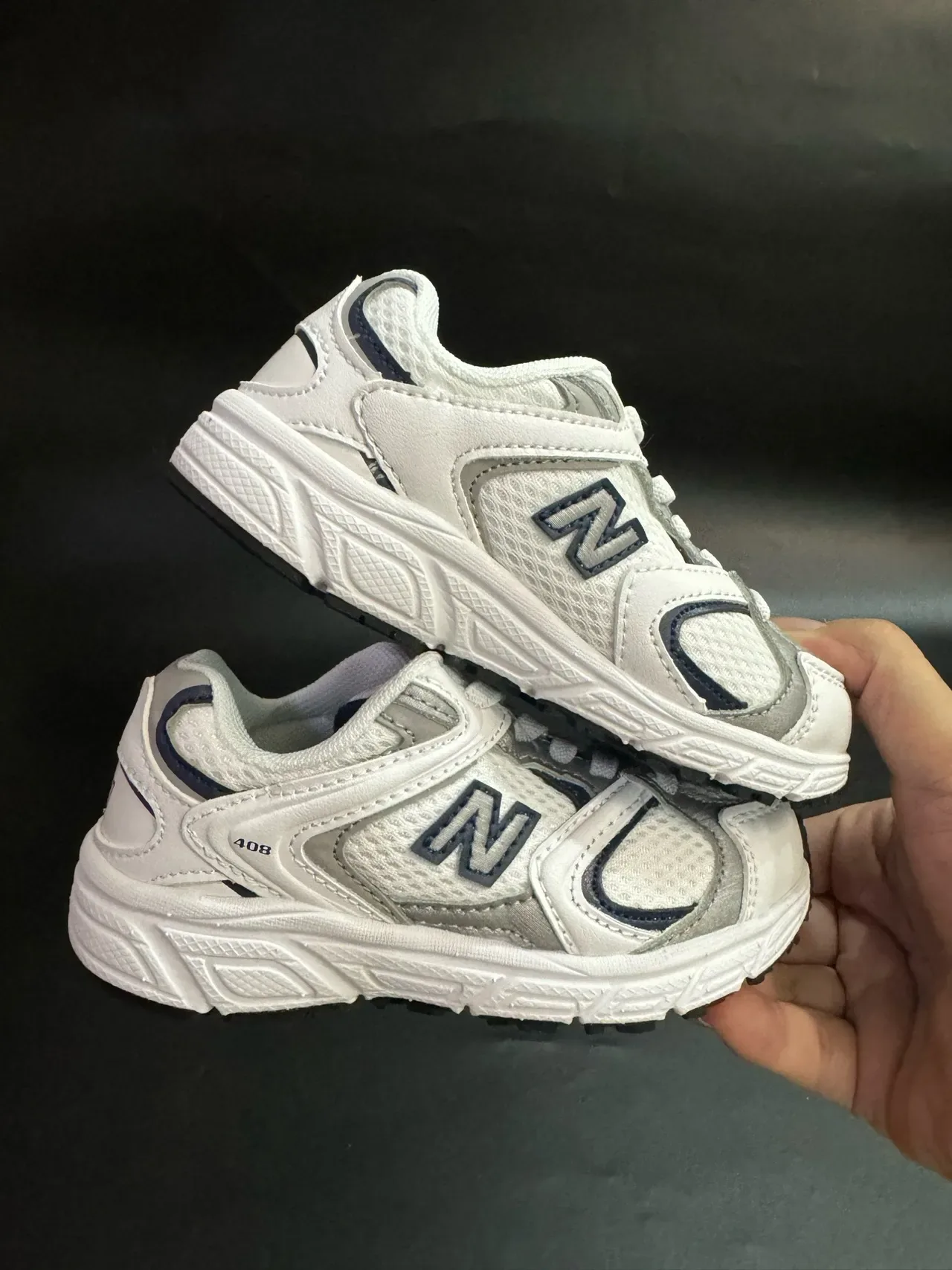 New Balance 408 Gris et Blanc Sneakers Lifestyle 23