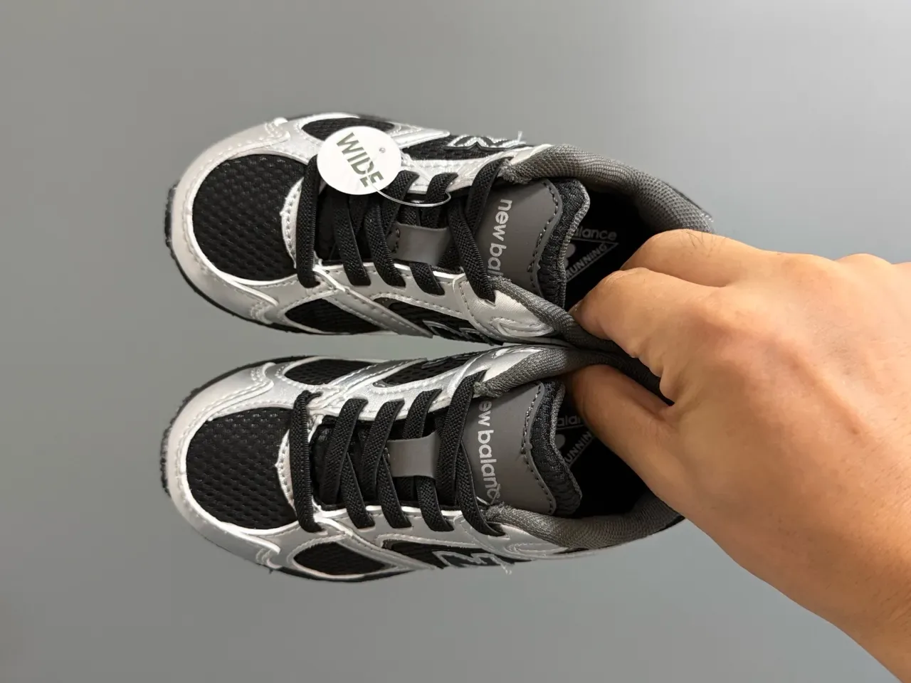 New Balance 408 Gris et Blanc Sneakers Lifestyle 24