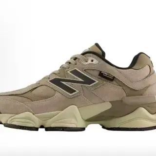 New Balance 9060 बेज और काला चंकी स्नीकर