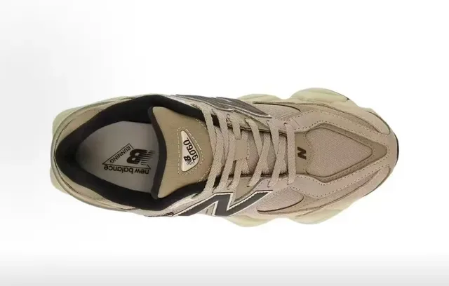New Balance 9060 बेज और काला चंकी स्नीकर 3