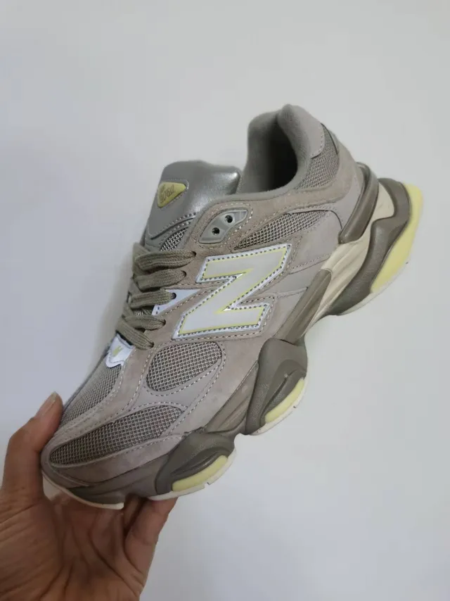 New Balance 9060 حذاء رياضي سميك باللون الطبعي والأصفر الباهت 2