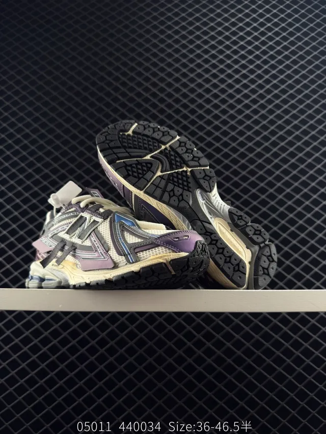 New Balance 906A Tênis chunky roxo bege com malha multicamadas e sobreposições sintéticas e sola intermediária empilhada 2