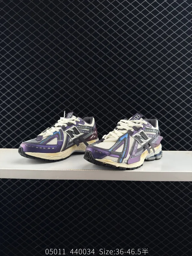 New Balance 906A Tênis chunky roxo bege com malha multicamadas e sobreposições sintéticas e sola intermediária empilhada 3