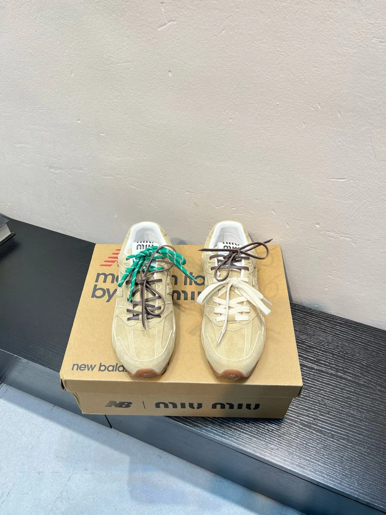 New Balance حذاء أسلوب حياة من السودي البيج الأخضر مع بناء لوحي علوي 2