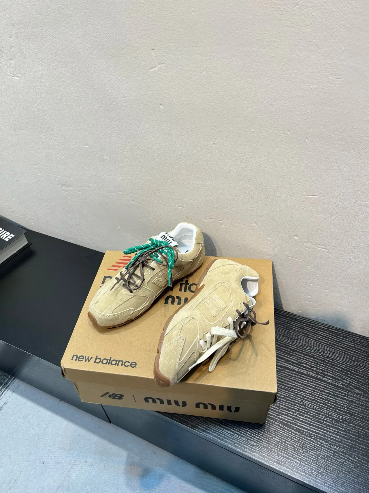 New Balance حذاء أسلوب حياة من السودي البيج الأخضر مع بناء لوحي علوي 4