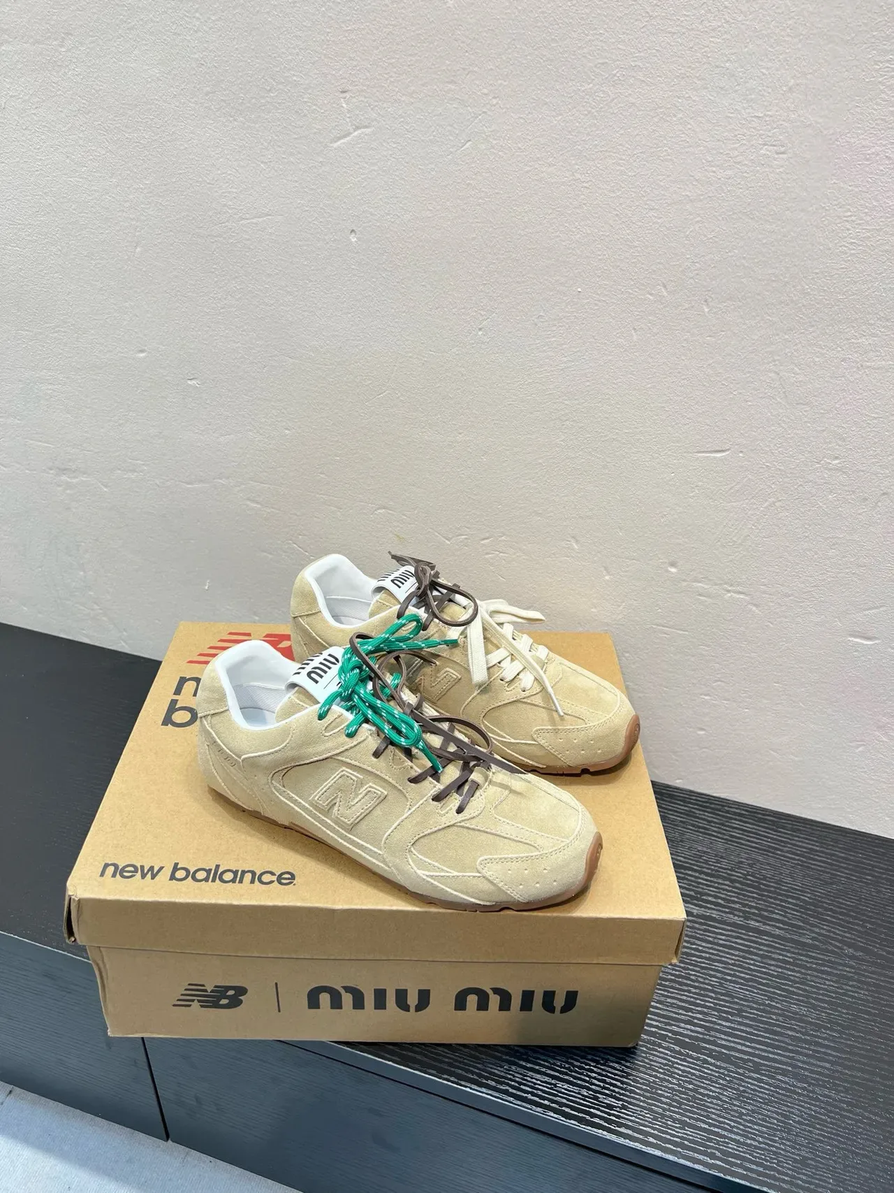 New Balance حذاء أسلوب حياة من السودي البيج الأخضر مع بناء لوحي علوي 5