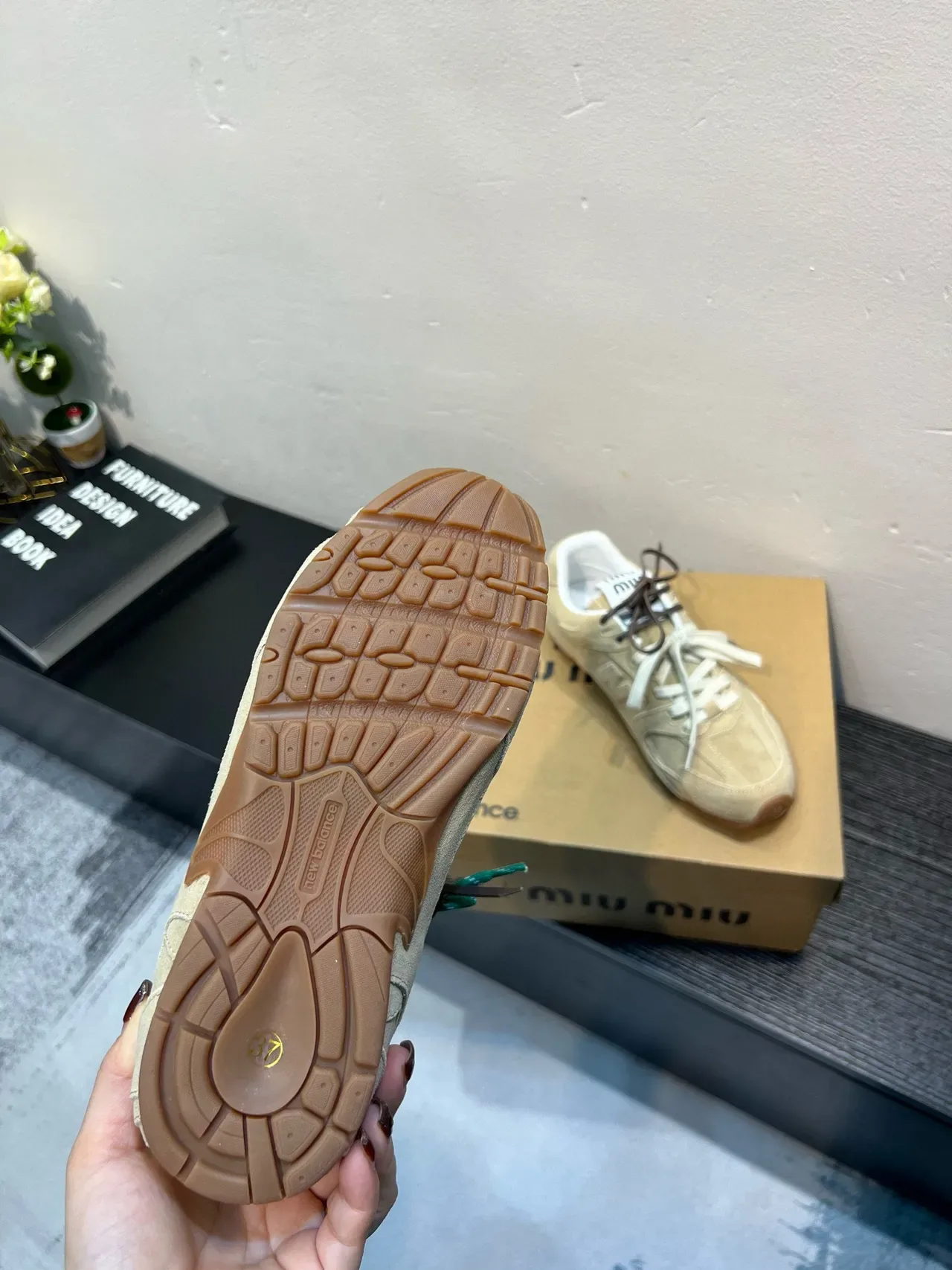 New Balance حذاء أسلوب حياة من السودي البيج الأخضر مع بناء لوحي علوي 9