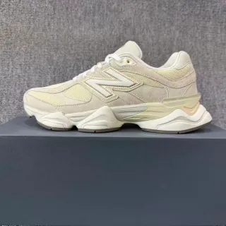 New Balance Chaussures beige et jaune upper layered suede et mesh oversized sculpted midsole chunky sneakers