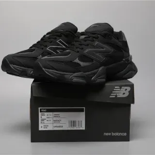 New Balance Chaussures Lifestyle Semelle Chunky Sculptée Noire Monocromatique