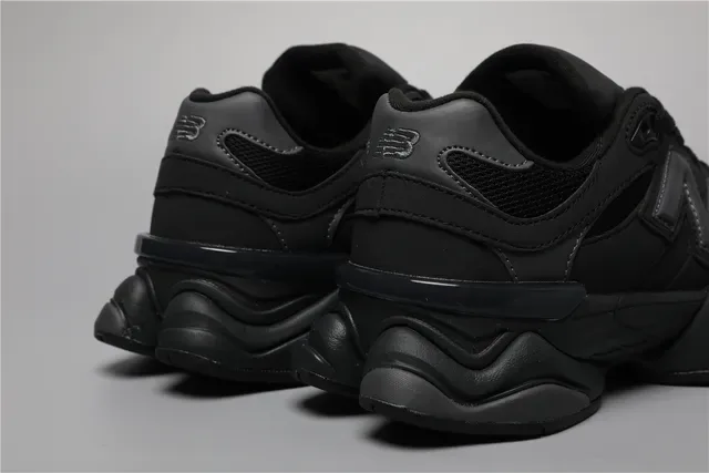 New Balance Tênis Lifestyle Solado Preto Monocromático Chunky Sculpted 2