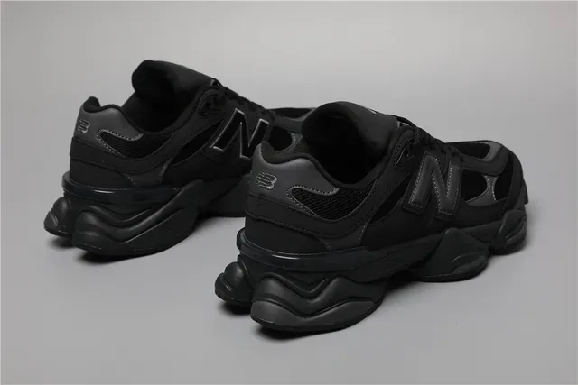 New Balance Tênis Lifestyle Solado Preto Monocromático Chunky Sculpted 3
