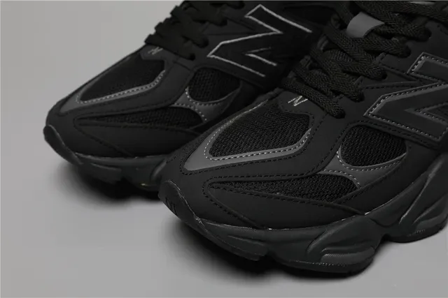 New Balance Tênis Lifestyle Solado Preto Monocromático Chunky Sculpted 4