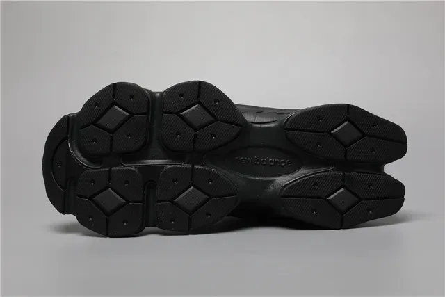 New Balance Tênis Lifestyle Solado Preto Monocromático Chunky Sculpted 6