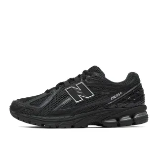 New Balance 黑色单色网格和合成覆盖构造跑鞋