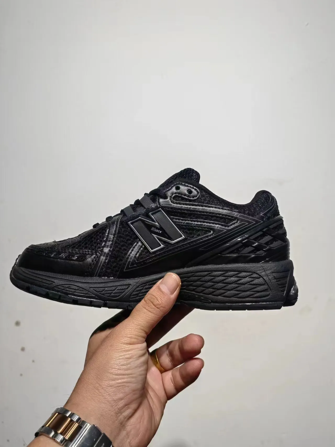 New Balance Chaussures de course noires monocromatiques en maille et construction d'overlay synthétique 4