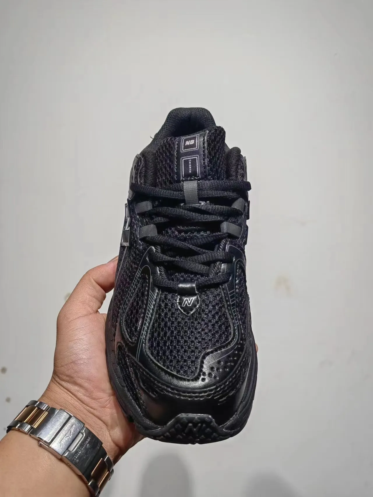 New Balance Chaussures de course noires monocromatiques en maille et construction d'overlay synthétique 5