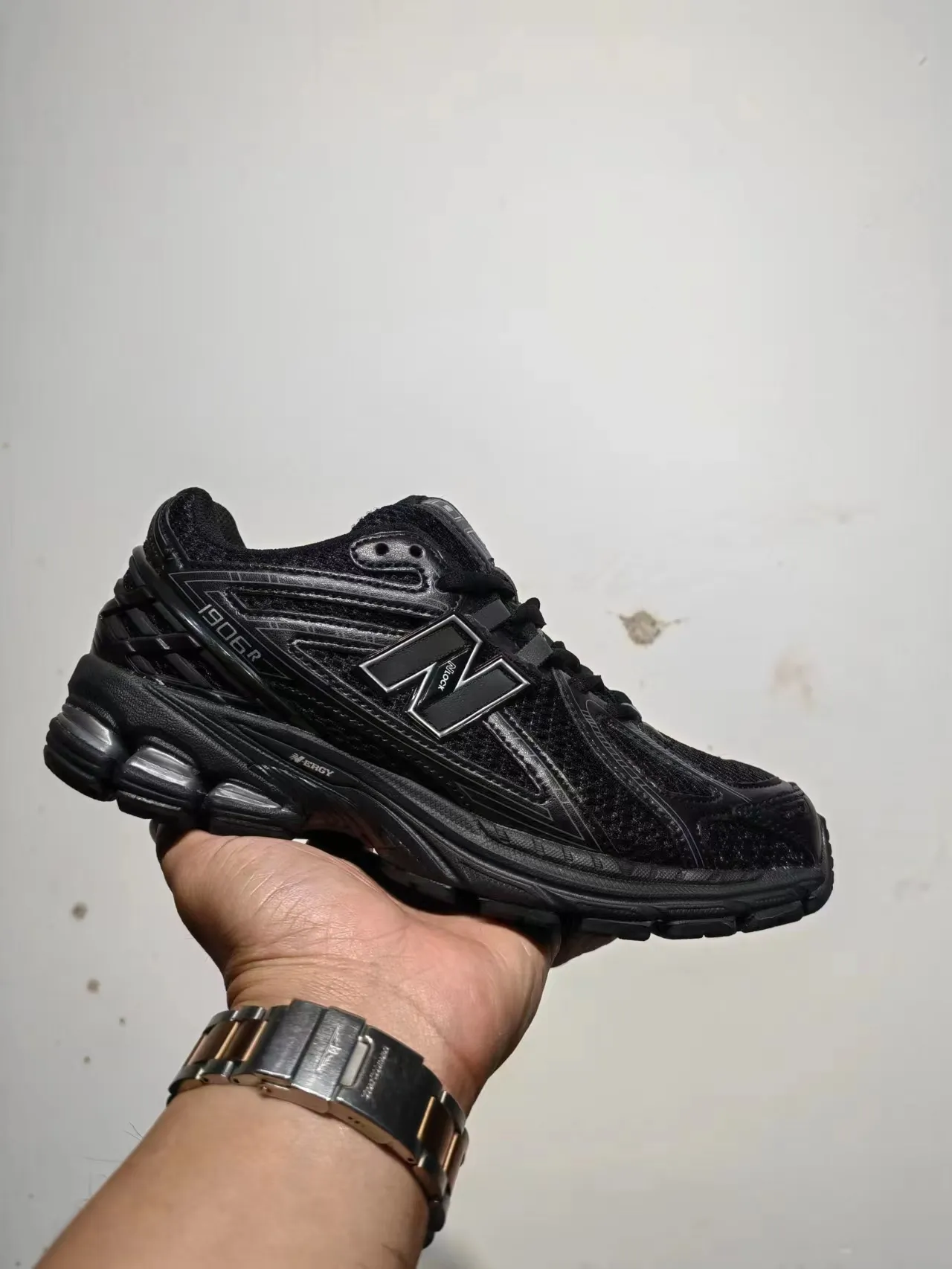 New Balance Chaussures de course noires monocromatiques en maille et construction d'overlay synthétique 7