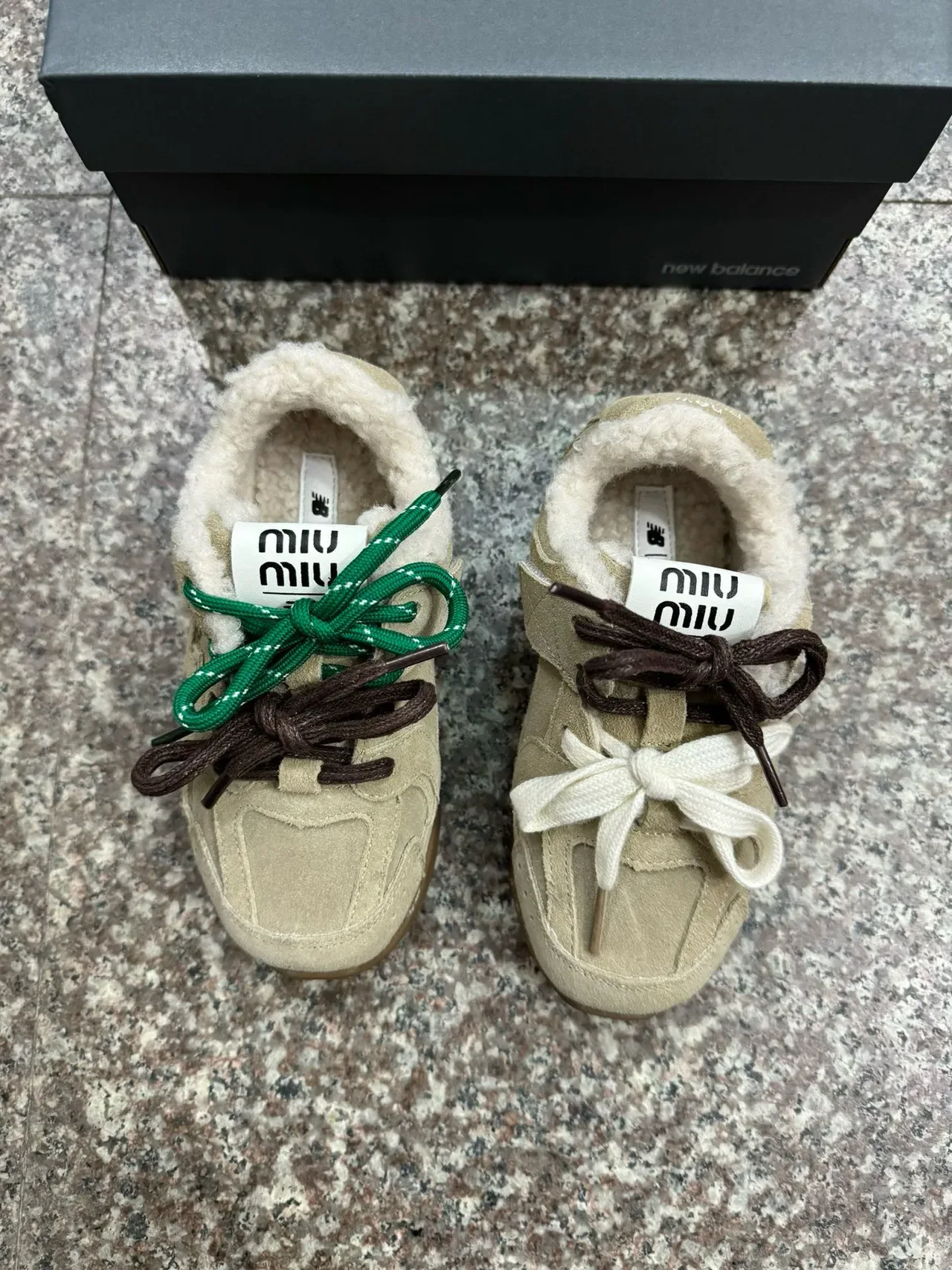 New Balance 棕米色麂皮革鞋面羊毛衬里领生活方式运动鞋 8