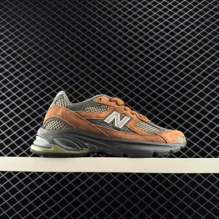 New Balance NB2010 বাদামি ধূসর রেট্রো সুয়েড এবং মেশ উপরের চাঙ্কি স্নিকার