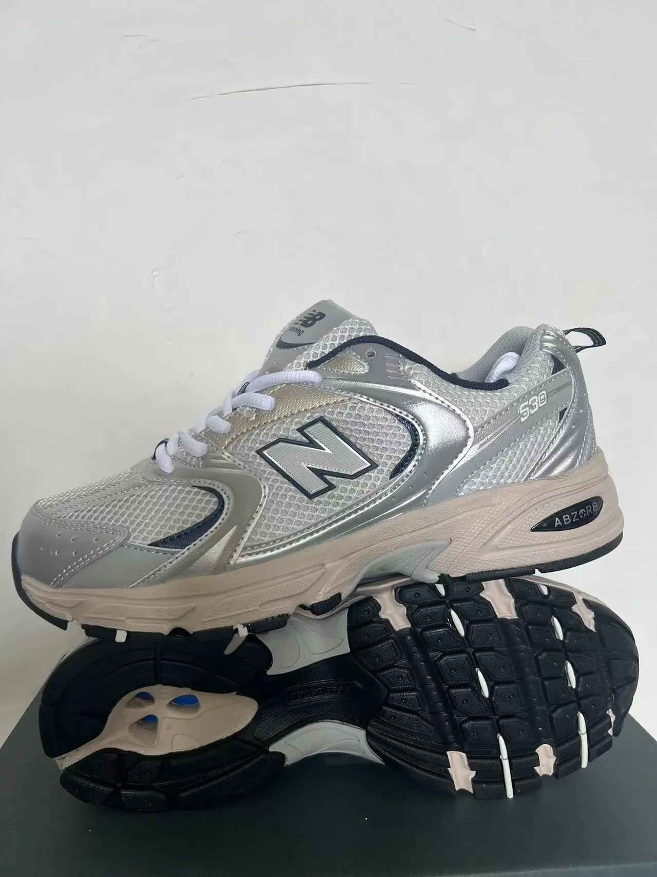 New Balance فضي أسود شبكة واصطناعي تراكب بناء ظلية متسابق رجعي أحذية أسلوب حياة 2