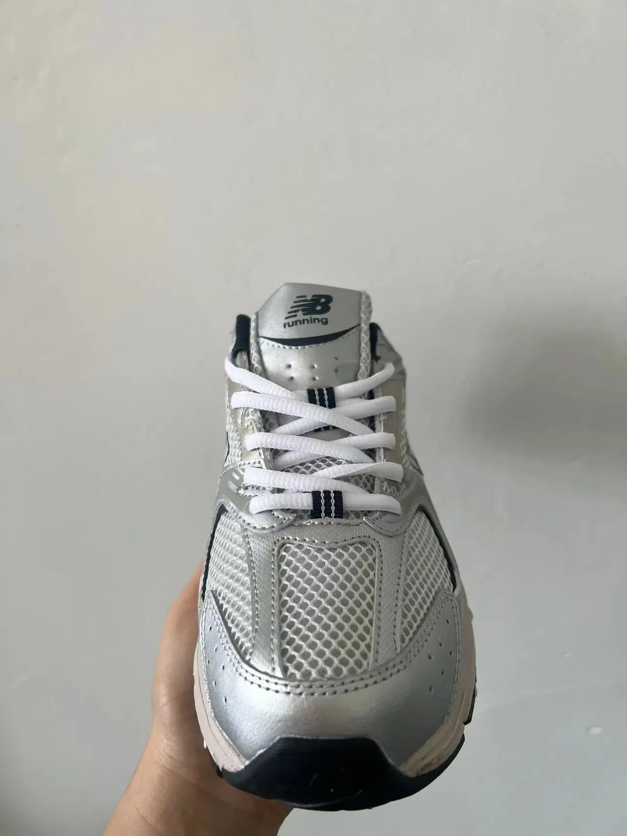 New Balance فضي أسود شبكة واصطناعي تراكب بناء ظلية متسابق رجعي أحذية أسلوب حياة 3