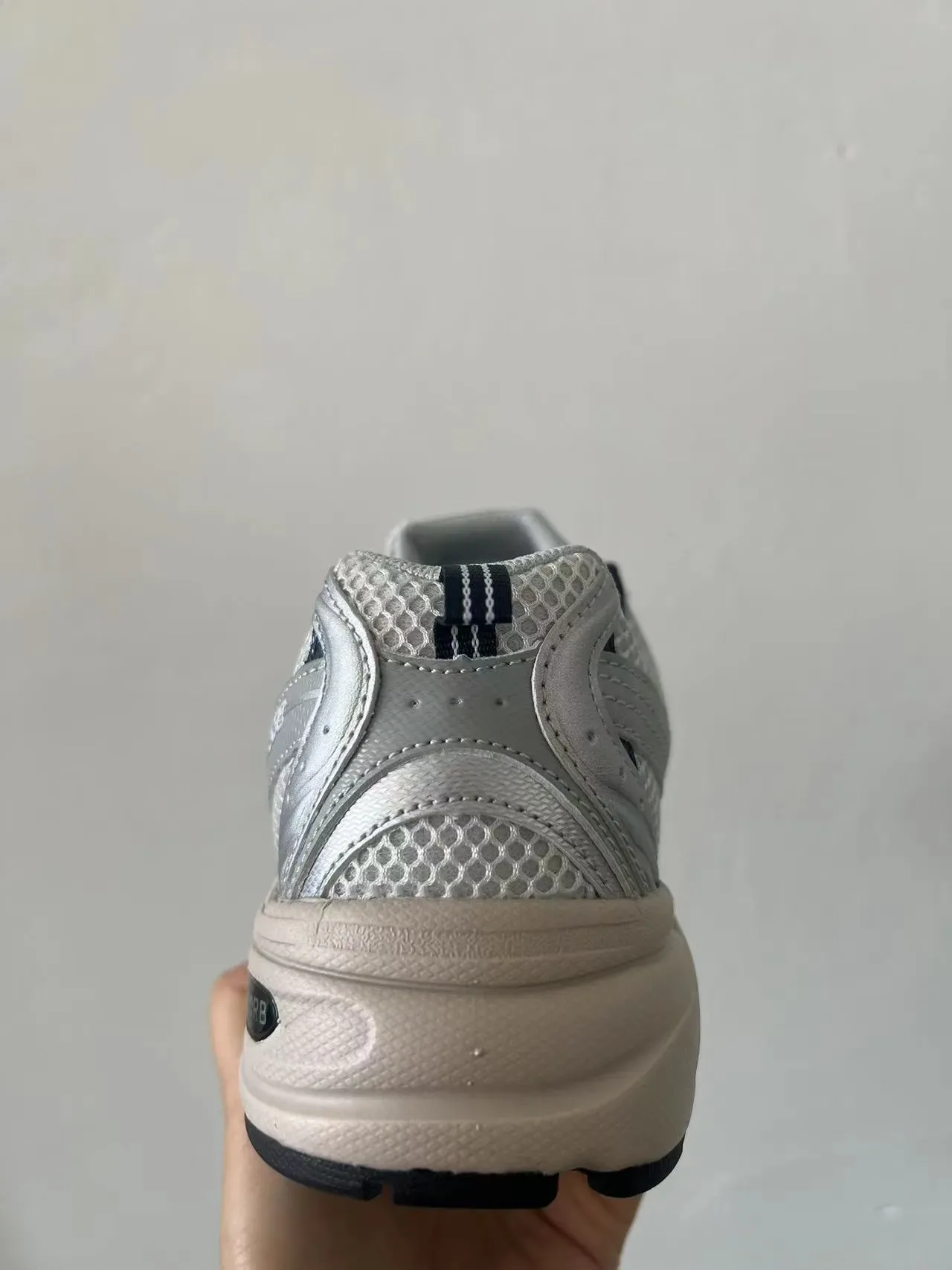 New Balance فضي أسود شبكة واصطناعي تراكب بناء ظلية متسابق رجعي أحذية أسلوب حياة 5
