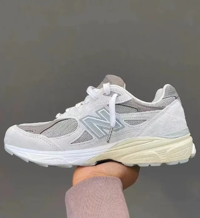 New Balance सफेद ग्रे लेयर्ड मेश एंड सुड एयर अपर मल्टी-डेंसिटी मिडसोल चंकी स्नीकर 3