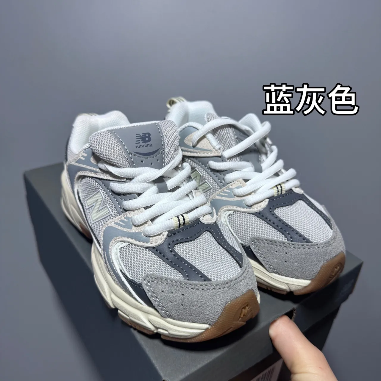 New Balance أبيض وردي ريترو رانر سيليويت شبكة طبقية والجزء العلوي الاصطناعي حذاء رياضي سميك 6