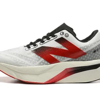 New Balance सादा लाल इंजीनियर्ड मेश अपर स्कल्प्टेड फুয়েলसেল मिडसोल रानिंग शु