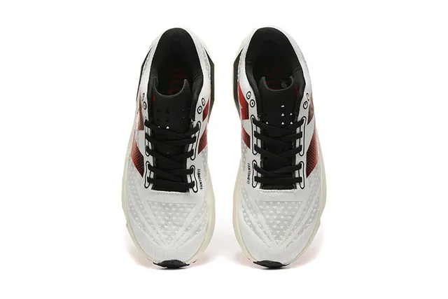 New Balance सादा लाल इंजीनियर्ड मेश अपर स्कल्प्टेड फুয়েলसেল मिडसोल रानिंग शु 2