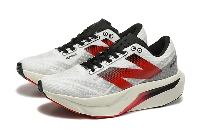 New Balance सादा लाल इंजीनियर्ड मेश अपर स्कल्प्टेड फুয়েলसেল मिडसोल रानिंग शु 3