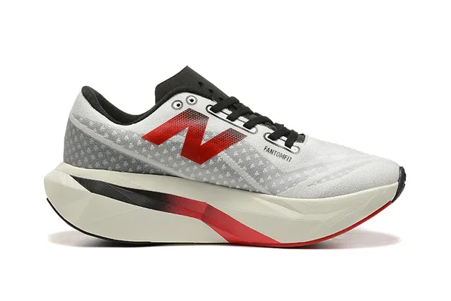 New Balance सादा लाल इंजीनियर्ड मेश अपर स्कल्प्टेड फুয়েলसেল मिडसोल रानिंग शु 6
