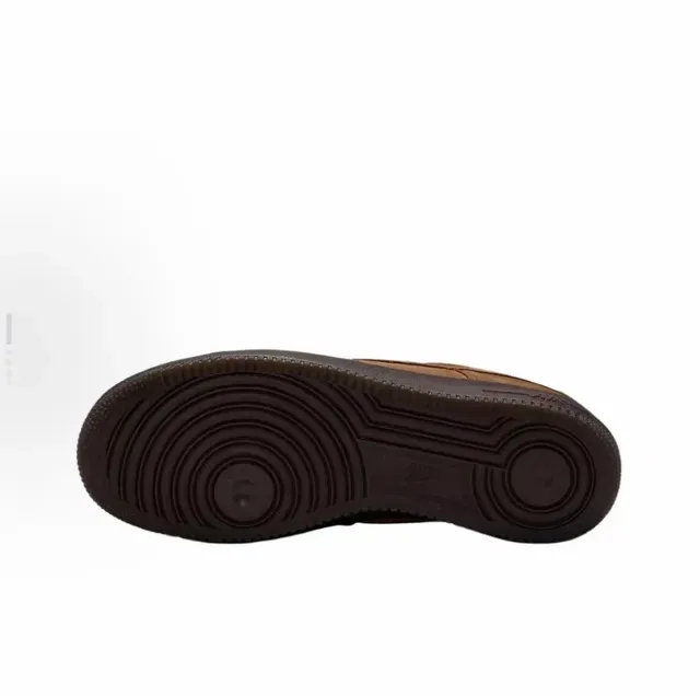 Nike Air Force 1 Chaussures Lifestyle en Daim Marron 6