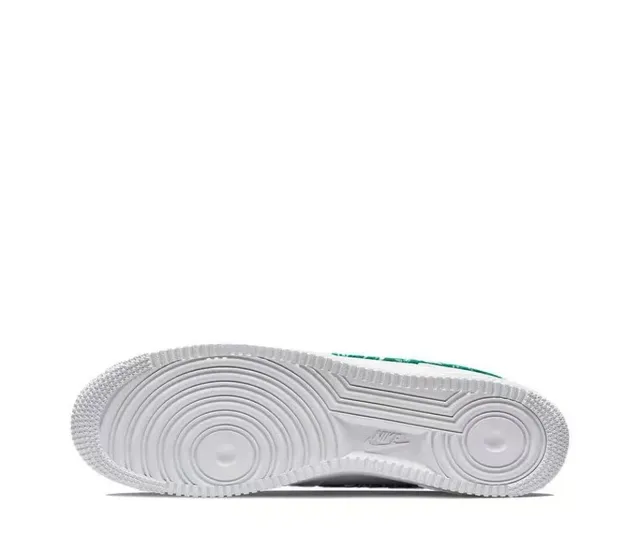 Nike Air Force 1 Blanco y Verde con Estampa de Bandana Zapatillas Lifestyle 2