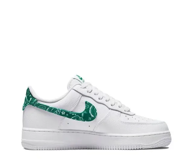 Nike Air Force 1 Blanco y Verde con Estampa de Bandana Zapatillas Lifestyle 6