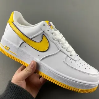 Nike Air Force 1 أبيض وأصفر حذاء رياضي أسلوب حياة