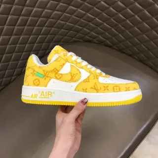 Nike Air Force 1 Sneakers lifestyle amarillos con estampado Monogram Print