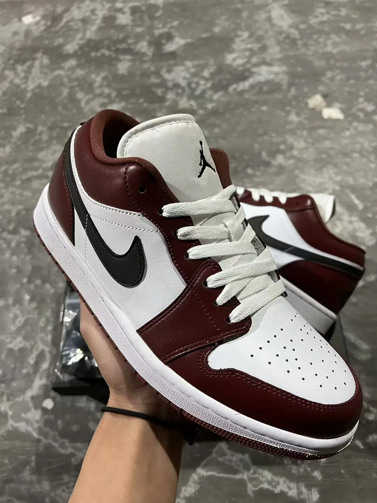 Nike Air Jordan 1 Low Zapatillas Lifestyle Burdeos Branco Preto 2