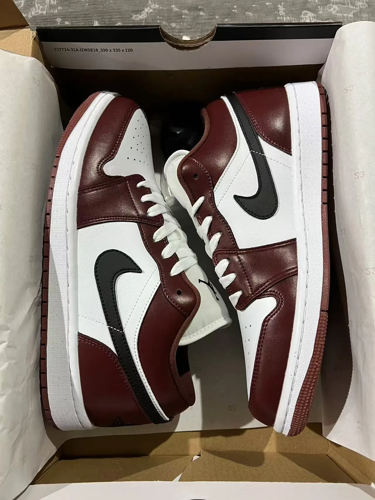 Nike Air Jordan 1 Low Zapatillas Lifestyle Burdeos Branco Preto 9