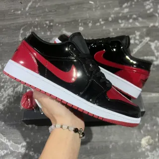Nike Air Jordan 1 Low Noir Rouge Brillant sneakers lifestyle