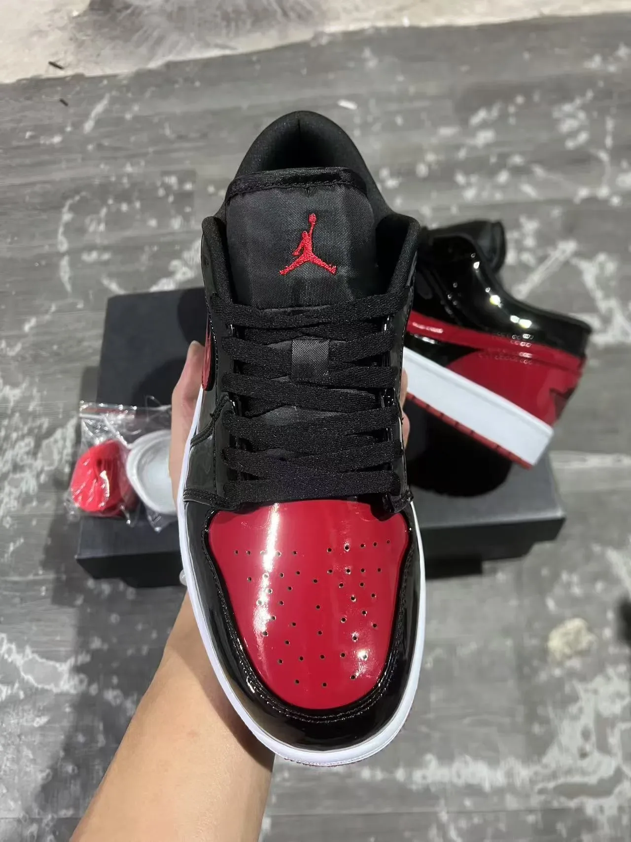 Nike Air Jordan 1 Low Preto Vermelho Brilhante tênis lifestyle 3