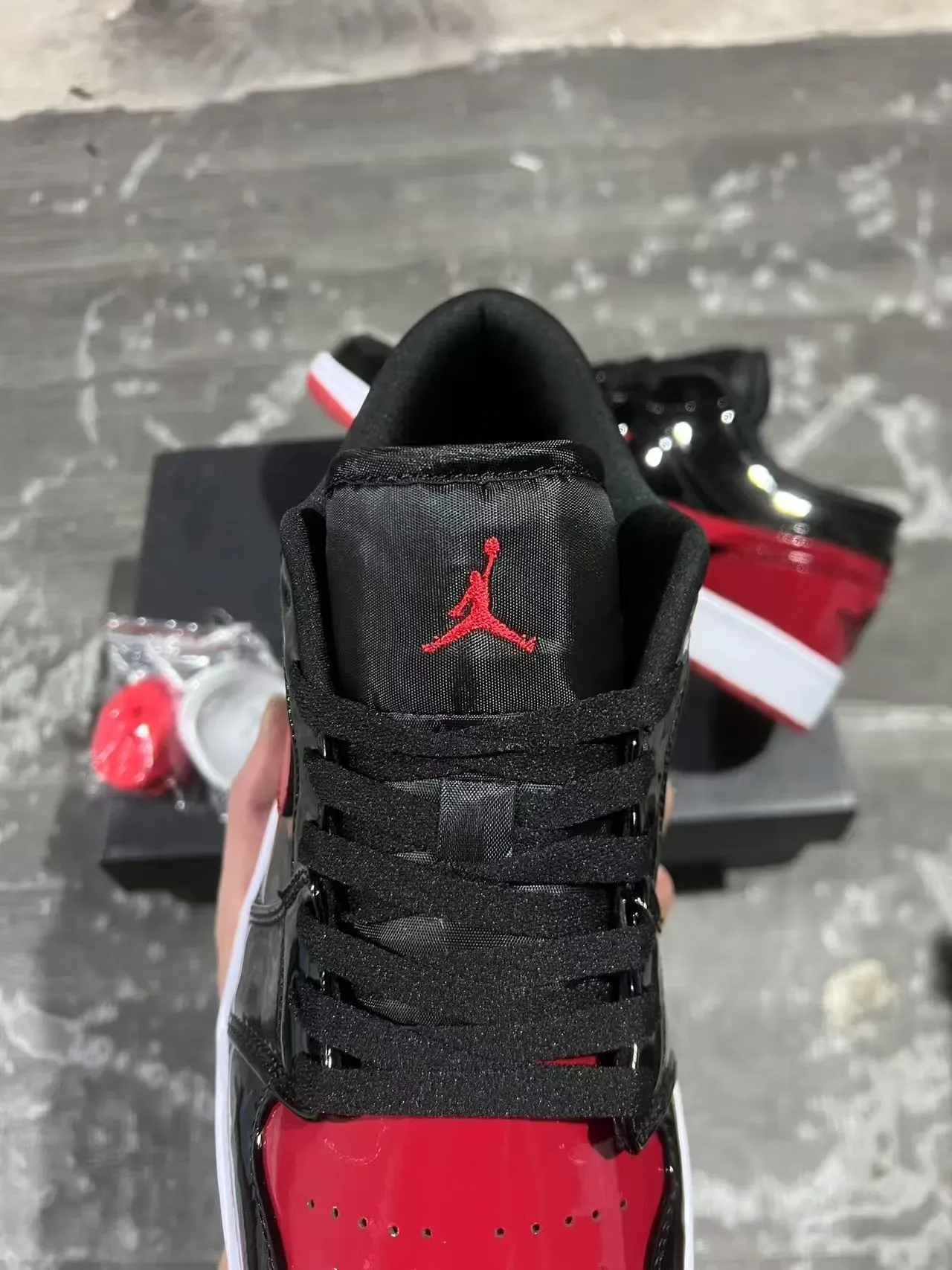 Nike Air Jordan 1 Low Preto Vermelho Brilhante tênis lifestyle 4