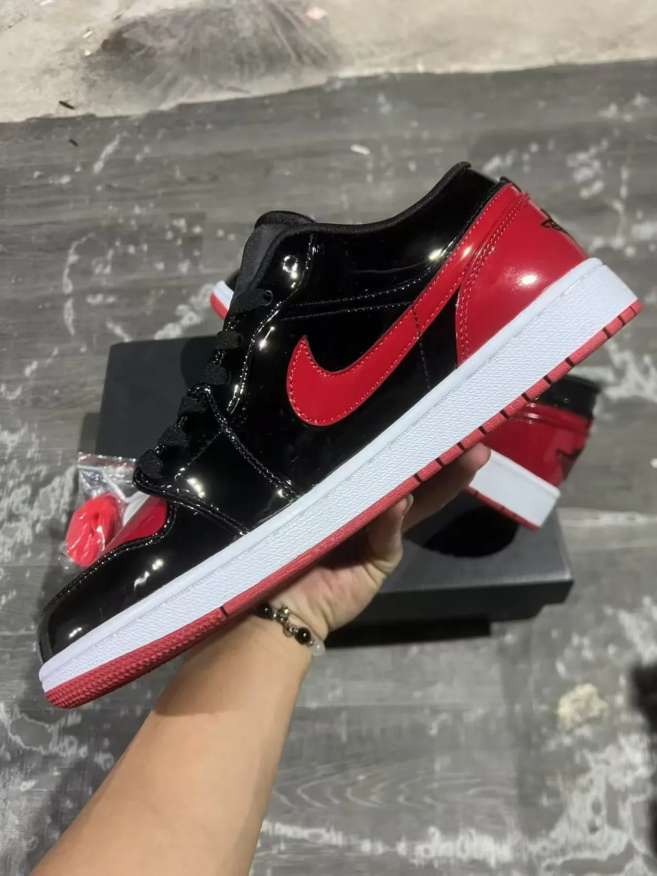 Nike Air Jordan 1 Low Preto Vermelho Brilhante tênis lifestyle 5