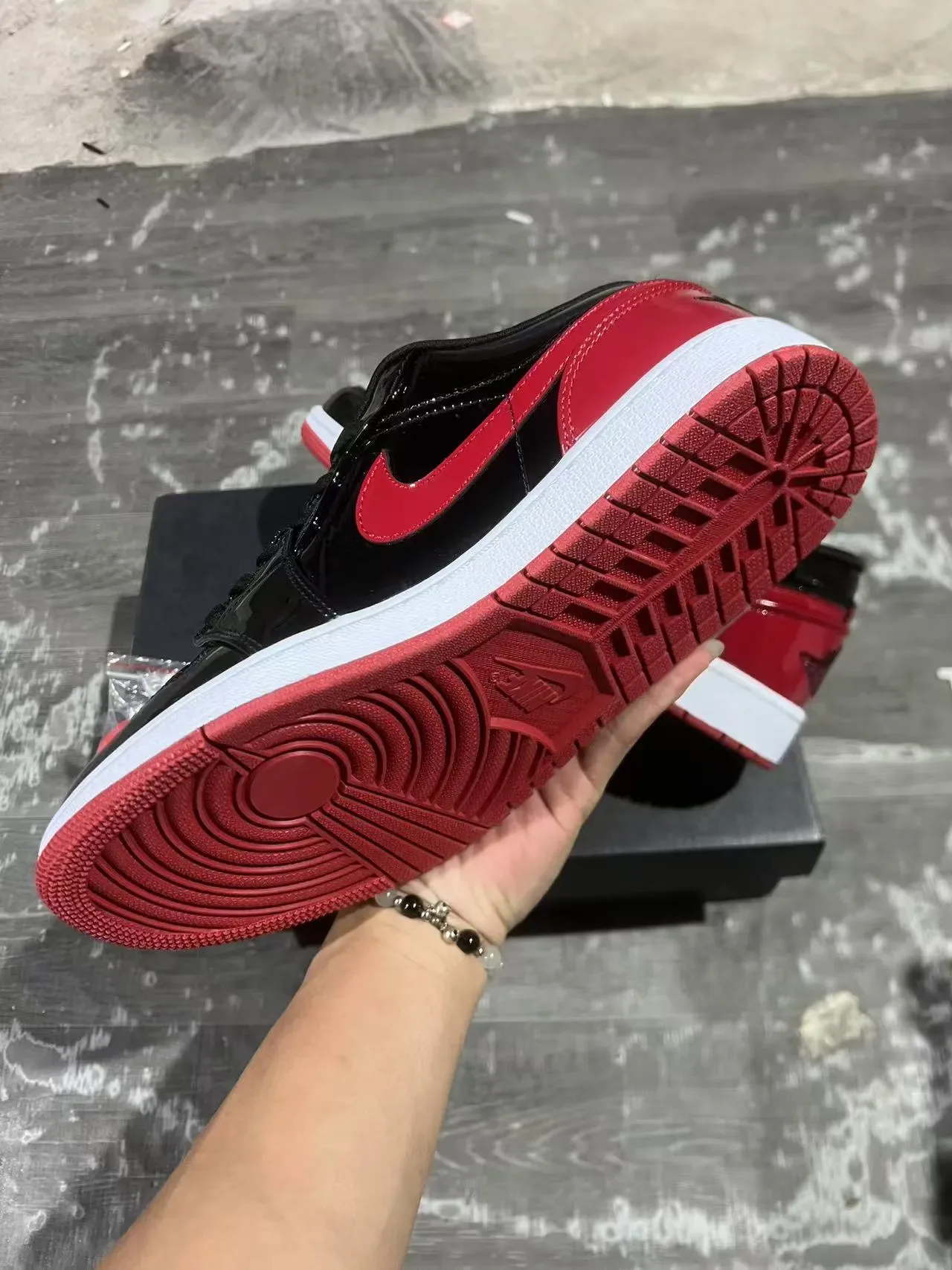 Nike Air Jordan 1 Low Preto Vermelho Brilhante tênis lifestyle 6
