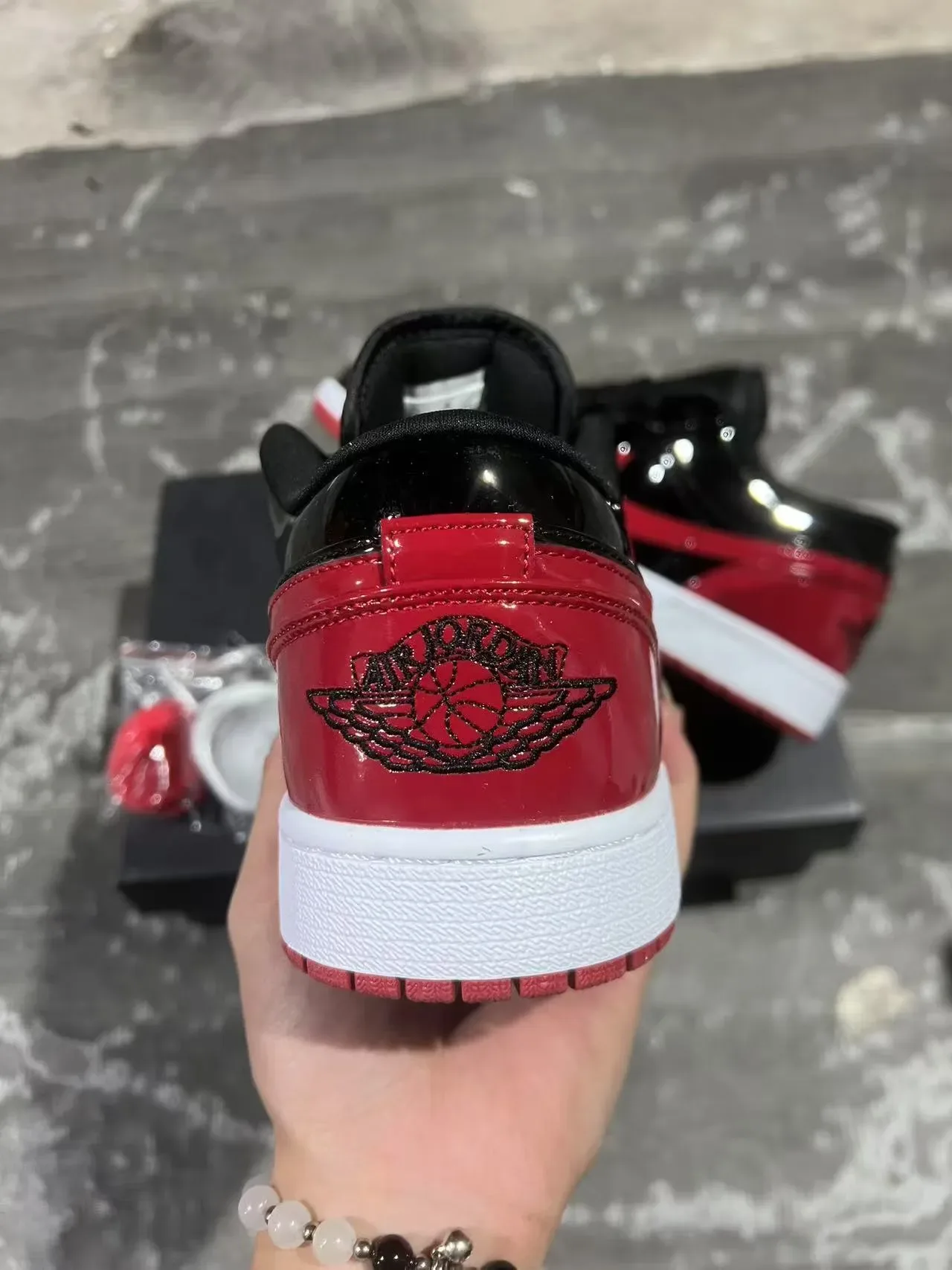 Nike Air Jordan 1 Low Preto Vermelho Brilhante tênis lifestyle 8
