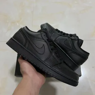 Nike Air Jordan 1 Low Triple Black حذاء أسلوب الحياة
