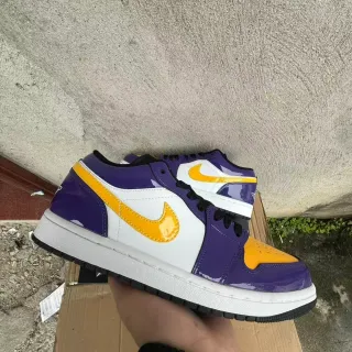 Nike Air Jordan 1 أرجواني أصفر أبيض Lifestyle Sneakers