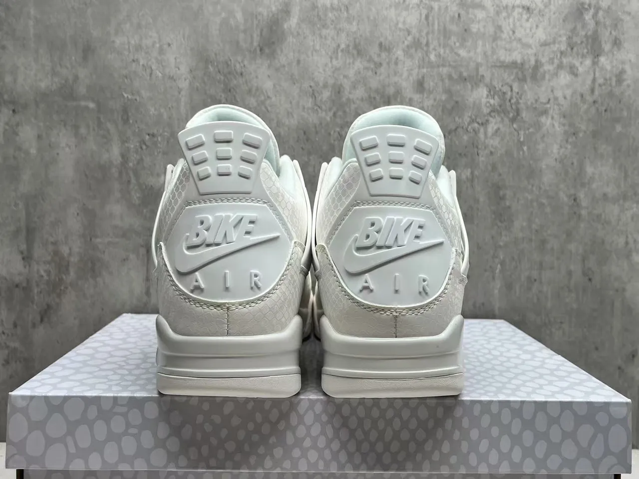 Nike Air Jordan 4 Monochrome White 篮球鞋 2