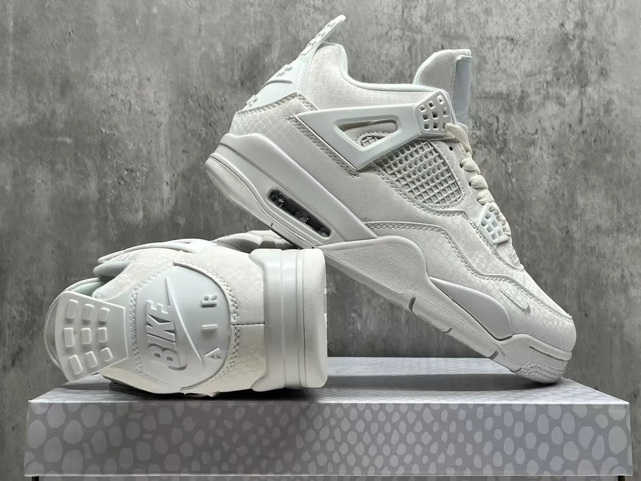 Nike Air Jordan 4 Monochrome White 篮球鞋 4